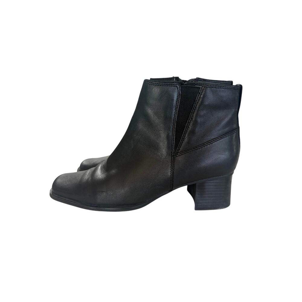 Vtg Y2K Bass leather square toe boots sz 8 black zip  2in block heel minimalist